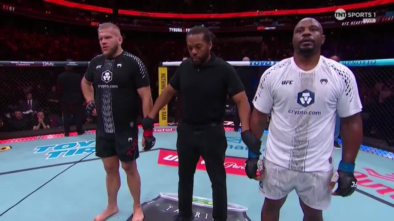 MC xướng nhầm kết quả, võ sĩ UFC phải quay lại lồng bát giác nhận chiến thắng