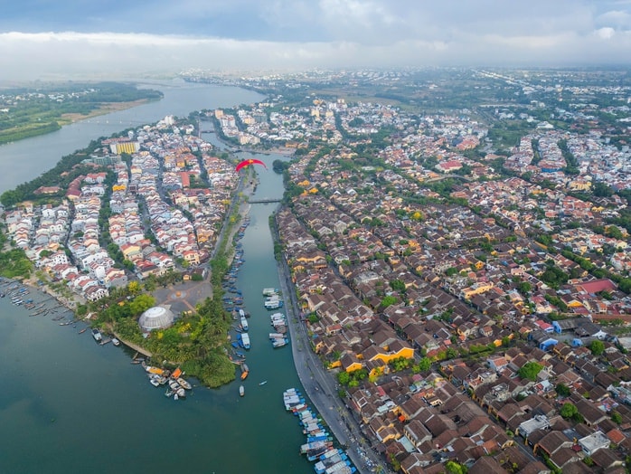 Lần đầu có tour du lịch bay dù lượn, ngắm Hội An từ trên cao - Ảnh 3.