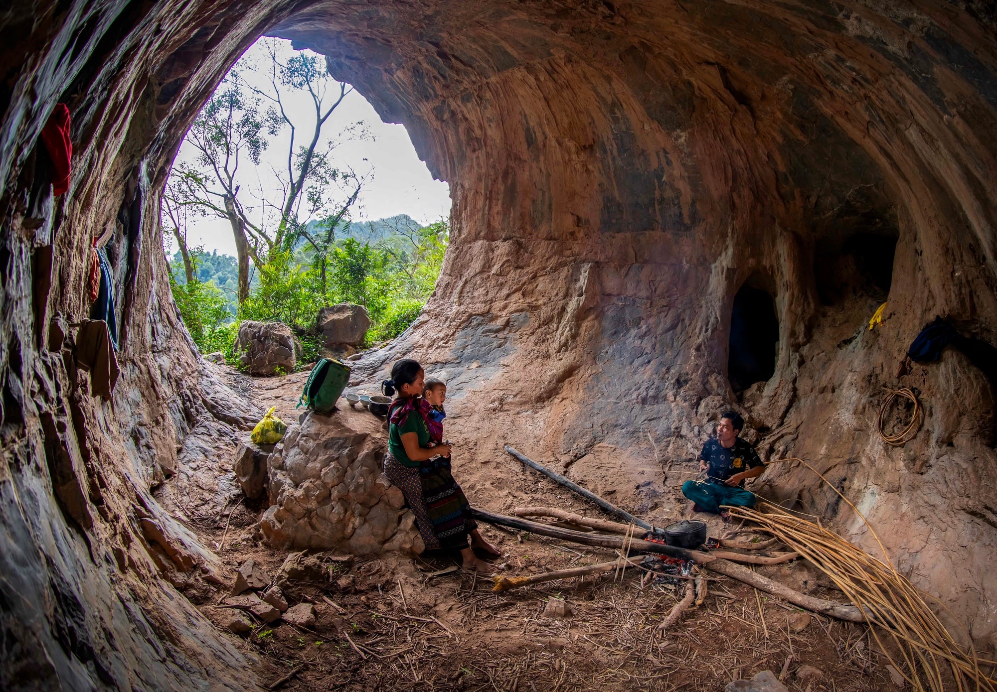 Bí ẩn hang động lưu dấu tích tộc người Arem và rừng cổ quý hiếm- Ảnh 21. Bí ẩn hang động lưu dấu tích tộc người Arem và rừng cổ quý hiếm- Ảnh 21.