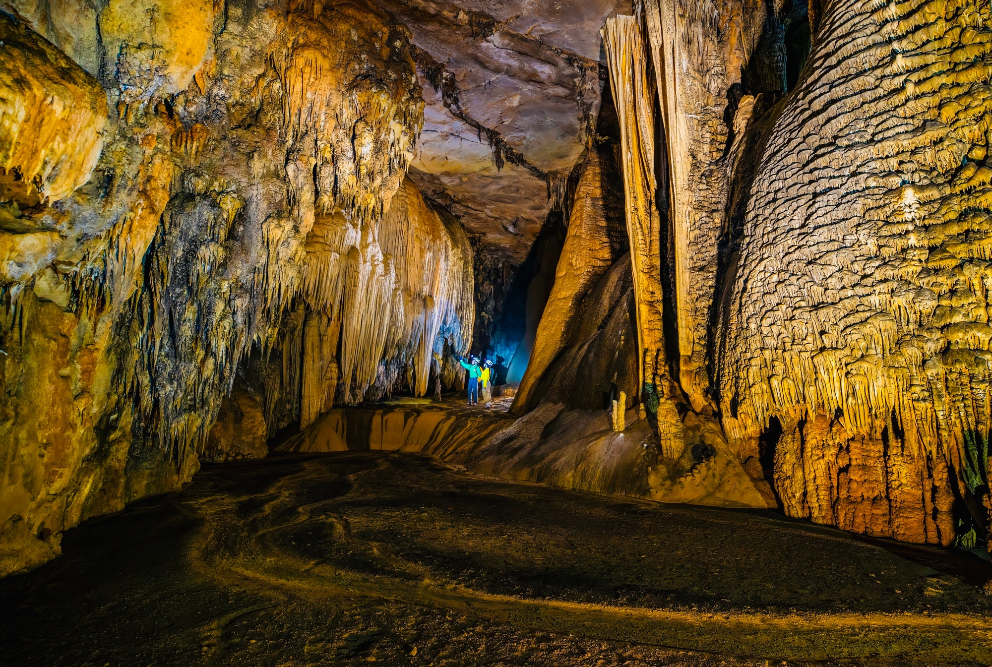 Bí ẩn hang động lưu dấu tích tộc người Arem và rừng cổ quý hiếm- Ảnh 4. Bí ẩn hang động lưu dấu tích tộc người Arem và rừng cổ quý hiếm- Ảnh 4.