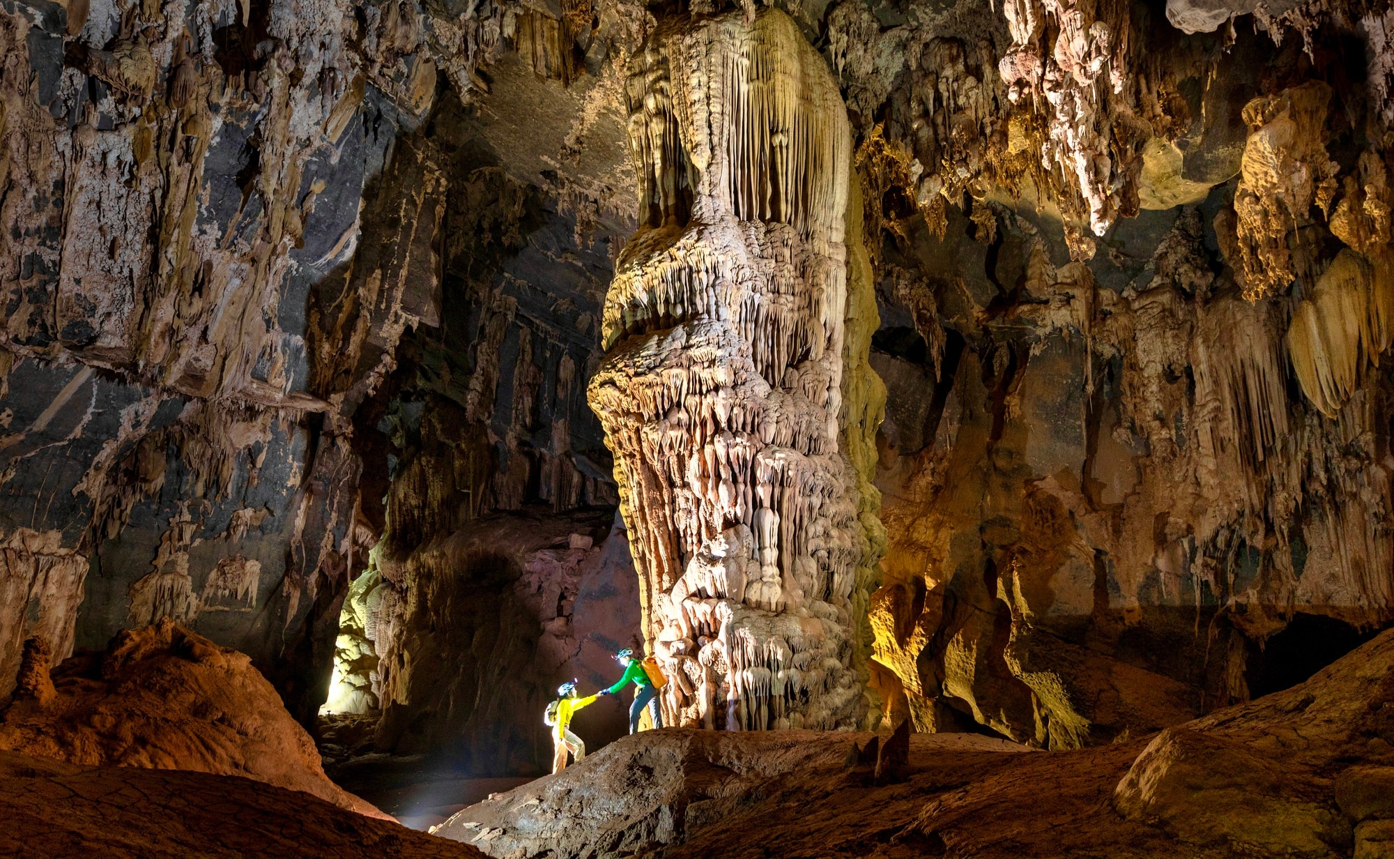 Bí ẩn hang động lưu dấu tích tộc người Arem và rừng cổ quý hiếm- Ảnh 12. Bí ẩn hang động lưu dấu tích tộc người Arem và rừng cổ quý hiếm- Ảnh 12.