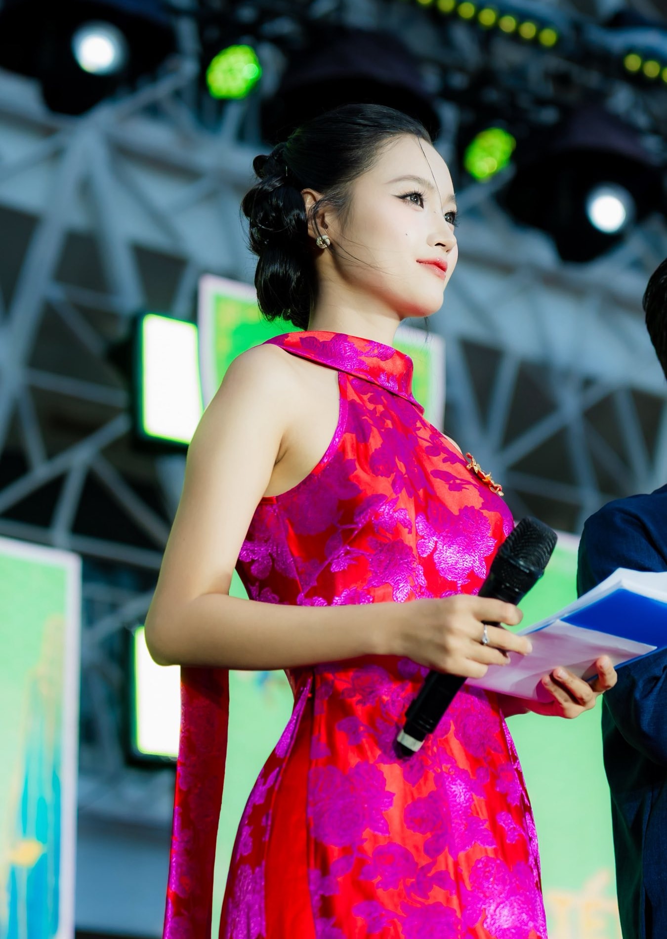 Nữ MC quê Cần Thơ vừa nhận giải tại Miss World Vietnam 2025 là ai?- Ảnh 6.