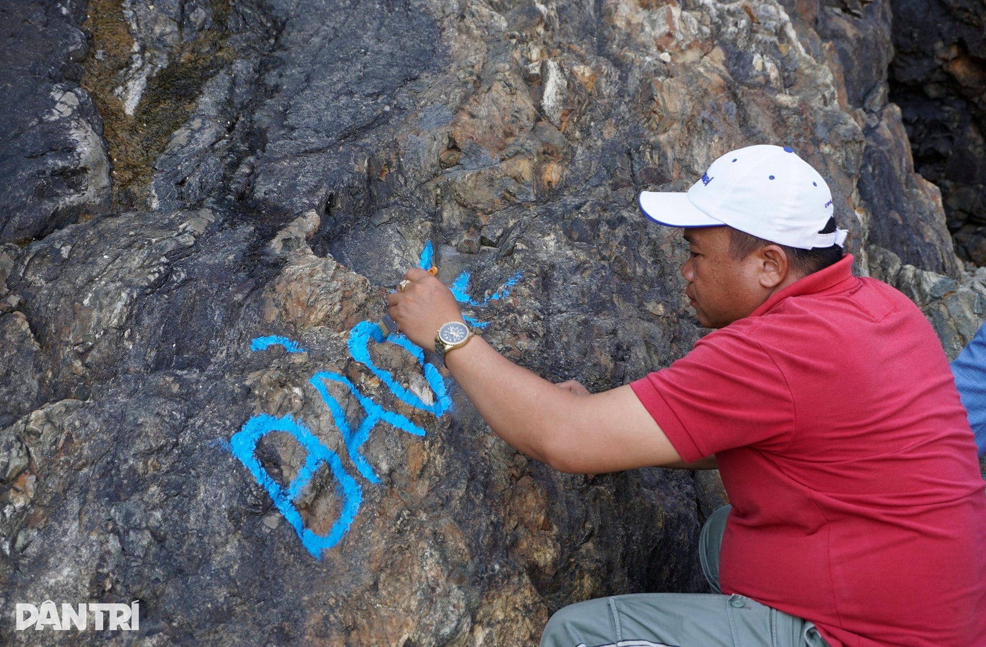 Cảnh đẹp nơi nữ ca sĩ vướng ồn ào mặc bikini ngâm mình trong Giếng Tiên - 9