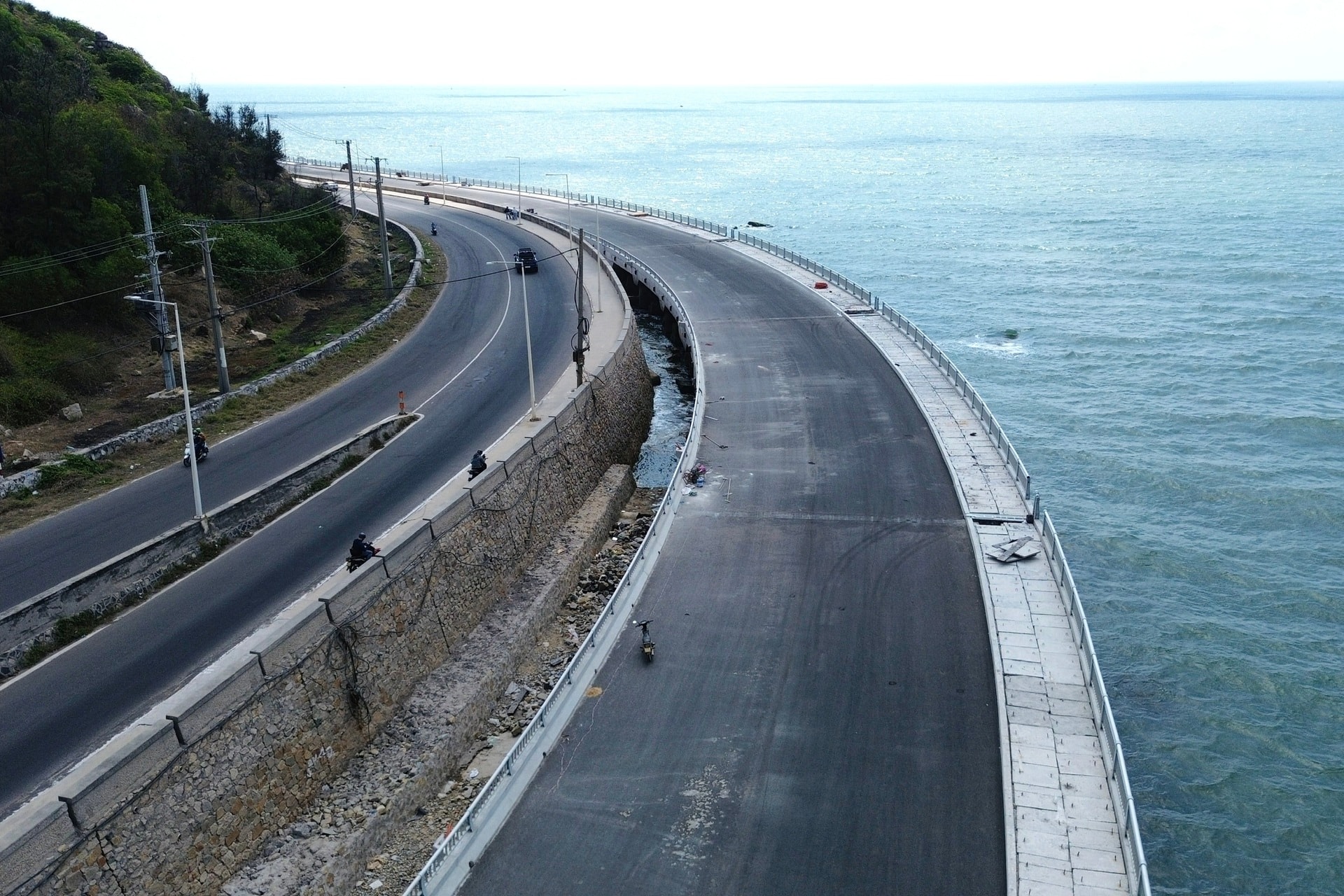 Con đèo uốn lượn giữa biển và núi, “níu chân” du khách ở TPHCM - 3