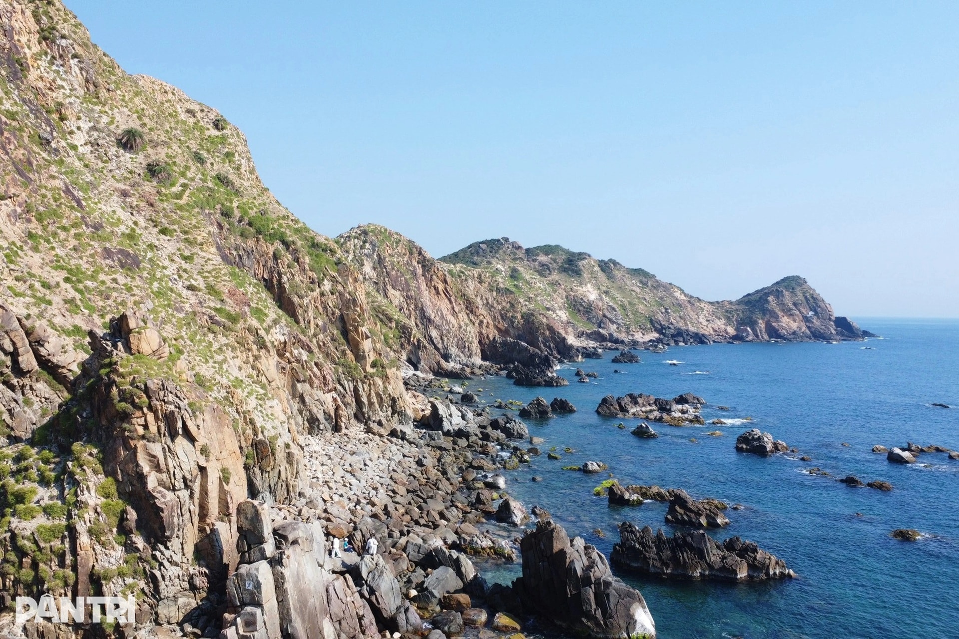 Cảnh đẹp nơi nữ ca sĩ vướng ồn ào mặc bikini ngâm mình trong Giếng Tiên - 7