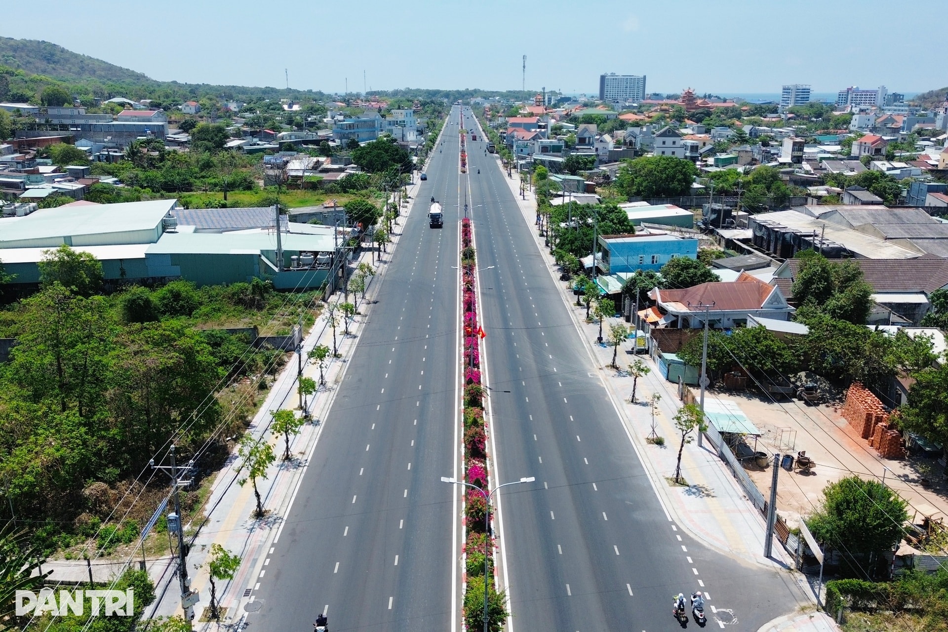 Con đèo uốn lượn giữa biển và núi, “níu chân” du khách ở TPHCM - 9