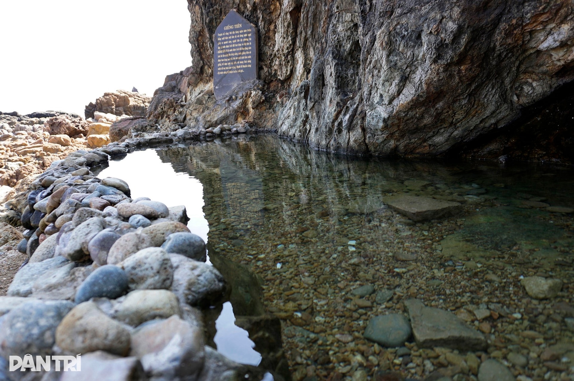 Cảnh đẹp nơi nữ ca sĩ vướng ồn ào mặc bikini ngâm mình trong Giếng Tiên - 6