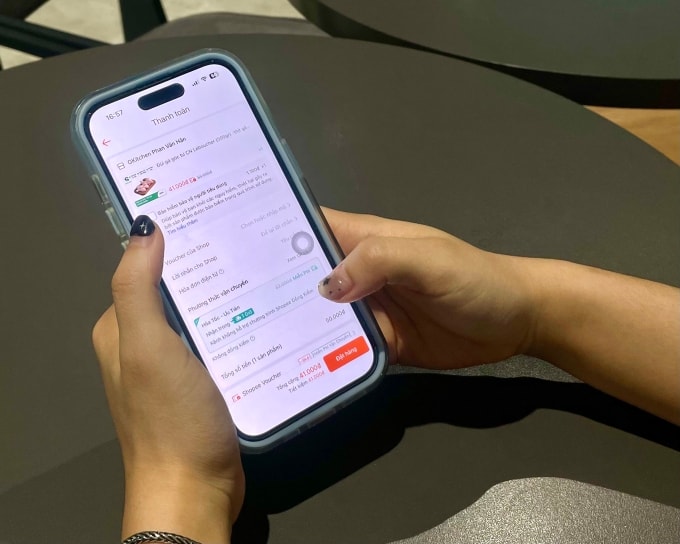 Thời gian giao nhận đang trở thành tiêu chí mới đánh giá năng lực vận hành của thương mại điện tử. Ảnh: Shopee