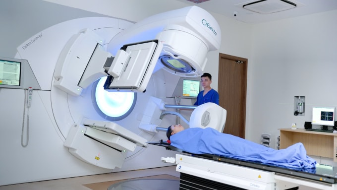 Máy xạ trị gia tốc điều biến thể tích Elekta - Vmat 160 lá ứng dụng trong điều trị ung thư tại Hệ thống Bệnh viện Lạc Việt. Ảnh: LVFH