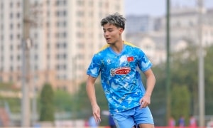 Tiền đạo Việt kiều quyết bám trụ ở châu Âu, chưa nghĩ đến V-League