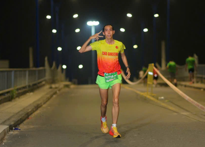 Anh Triệu tham gia đường chay.