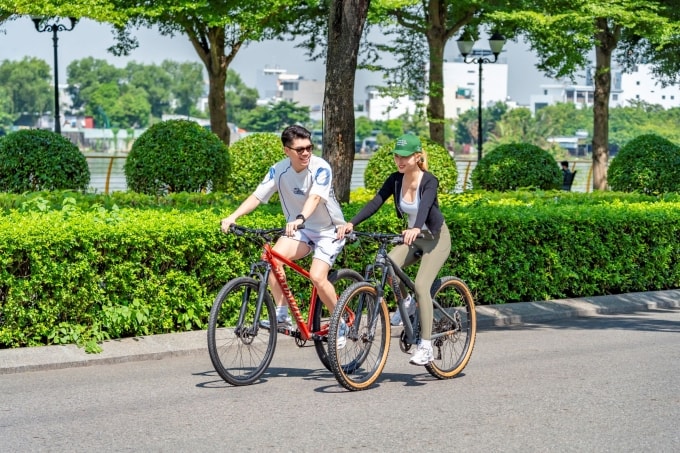 Cư dân có thể chạy bộ dọc theo công viên ven sông The Long Park 3,4 km, đạp xe quanh 20 công viên nội khu hay vui chơi cùng con trẻ kế bên hồ Đại Nhật 16 ha. Ảnh: VPG