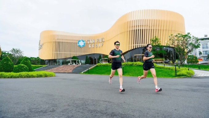 Giải chạy Tiep Phong Half Marathon tổ chức tại khu đô thị Vạn Phúc. Ảnh: VPG