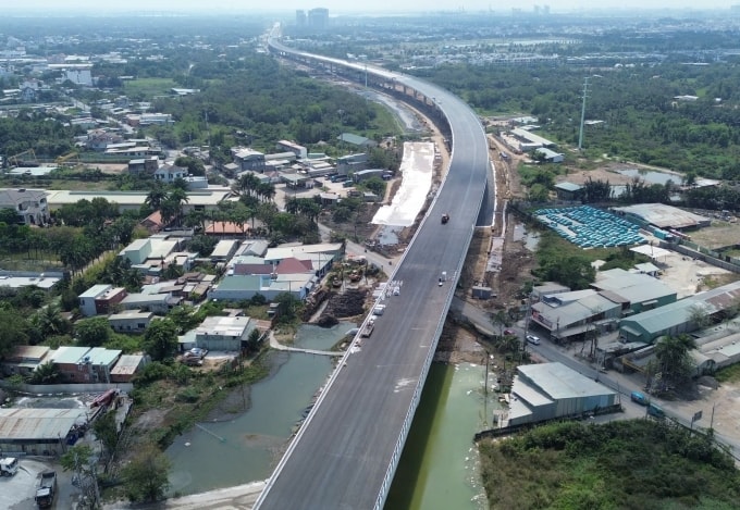 Đoạn cầu cạn Vành đai 3 qua khu đông TP HCM đã trải nhựa, tháng 2/2026. Ảnh:Hạ Giang