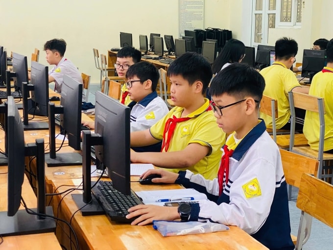 Học sinh trường THCS Mậu Lương, Hà Nội, thi VioEdu hôm 18/3. Ảnh: Fanpage nhà trường