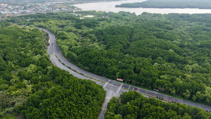 Một góc Cần Giờ với hệ sinh thái rừng, sông, biển. Ảnh: Thanh Tùng