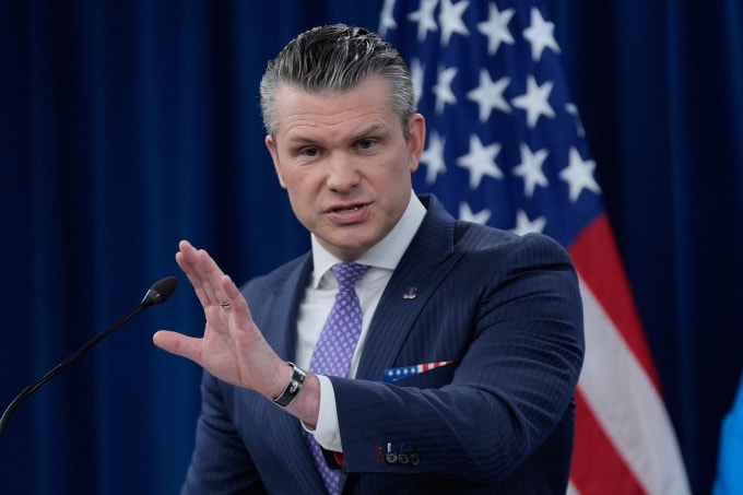 Bộ trưởng Quốc phòng Mỹ Pete Hegseth trả lời họp báo tại Lầu Năm Góc ngày 31/3. Ảnh: AP
