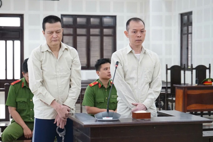 Hai bị cáo tại phiên tòa. Ảnh: Tú Anh