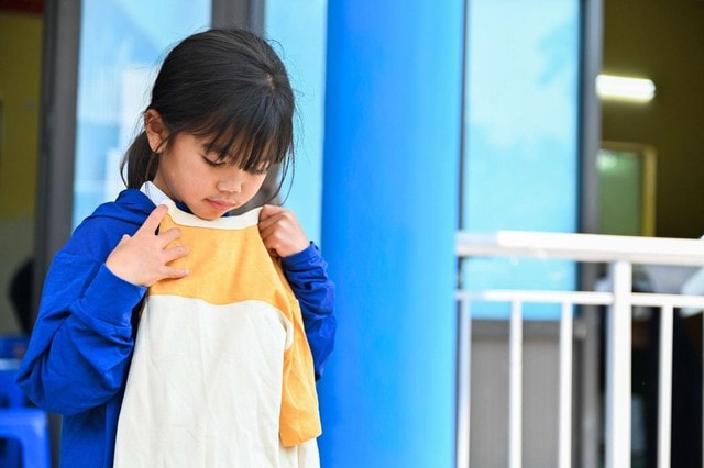 3000 quần áo RE.UNIQLO đến với người dân xã vùng cao miền Trung - Ảnh 2.