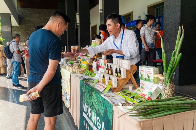 VIDEO: Lạ miệng với đặc sản từ chùm ngây và quả lê-ki-ma tại Lễ công bố Hàng Việt Nam Chất lượng cao - Ảnh 10.