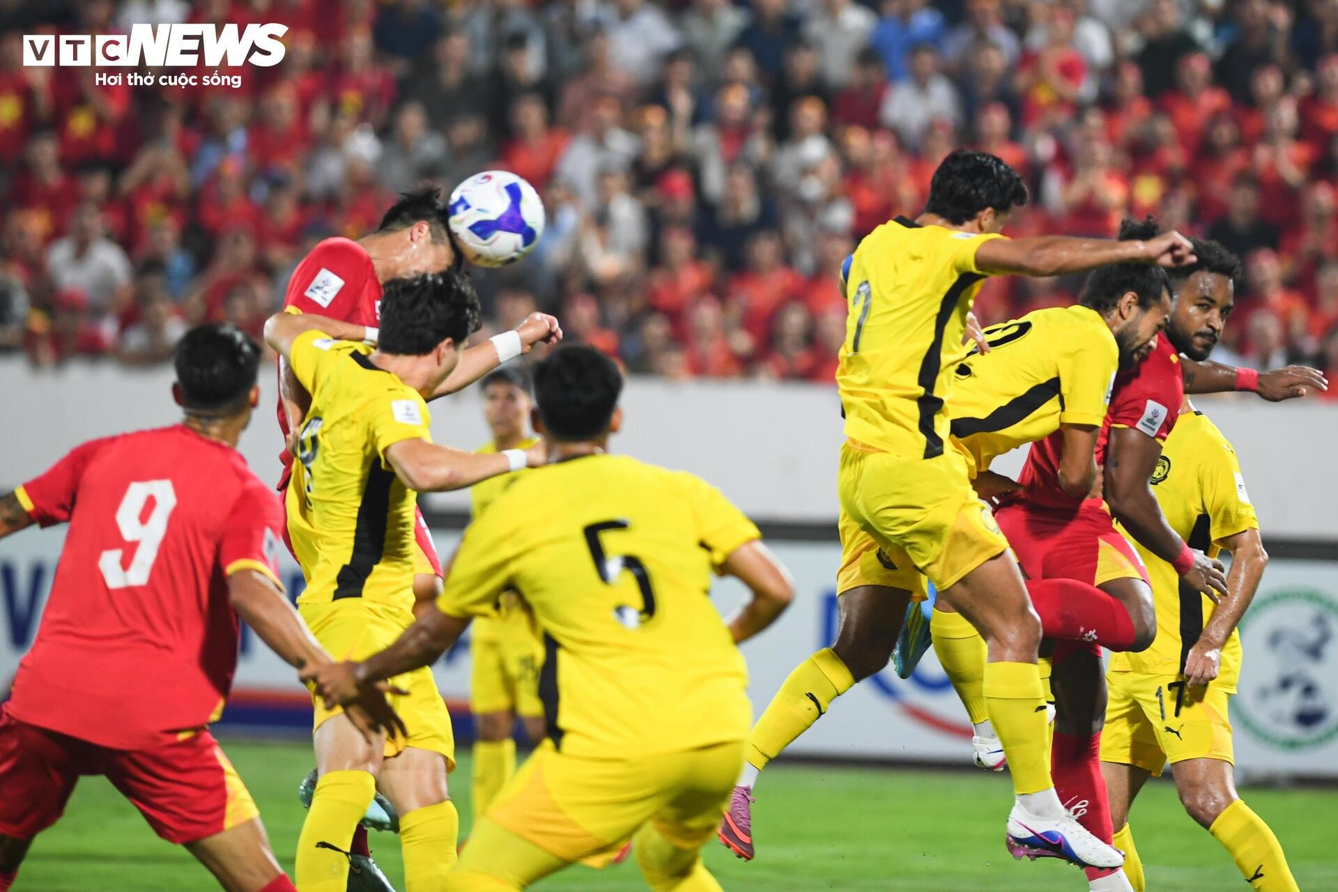 Xuân Son bùng nổ bên Hoàng Hên, HLV Malaysia cũng phải công nhận quá hay - 4