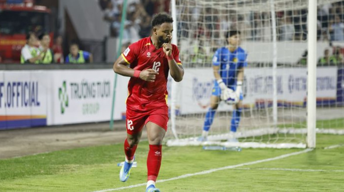 Xuân Son di chuyển linh hoạt, thường xuyên gây áp lực lên hàng phòng ngự Malaysia. (Nguồn: AFC)