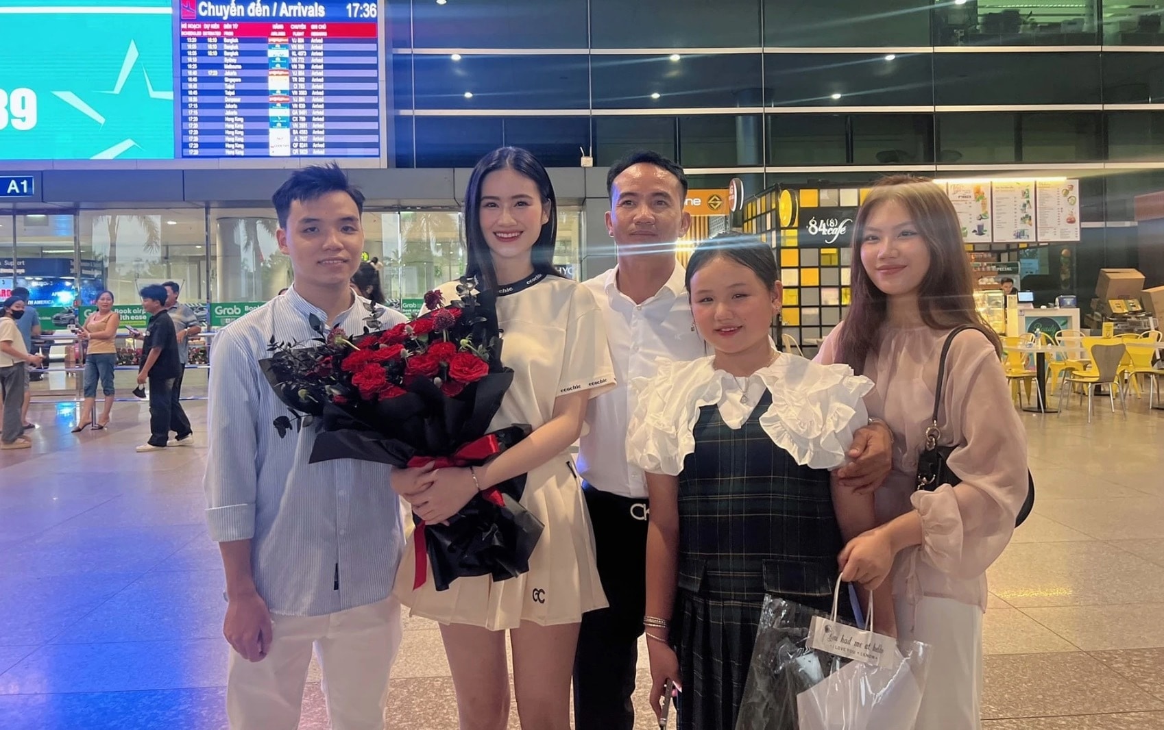 Cuối năm 2023, Ý Nhi thông báo sang Australia du học. Cô thường xuyên đi về giữa Việt Nam - Australia để học và tham gia nhiều hoạt động, làm dự án nhân ái. Khi tới sân bay, cô luôn có gia đình, đồng nghiệp và cả bạn trai tới đón.