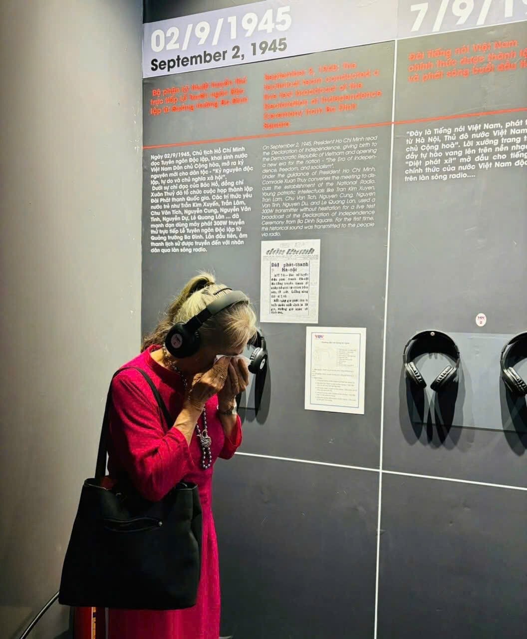 hính giả xúc động khi lắng nghe 