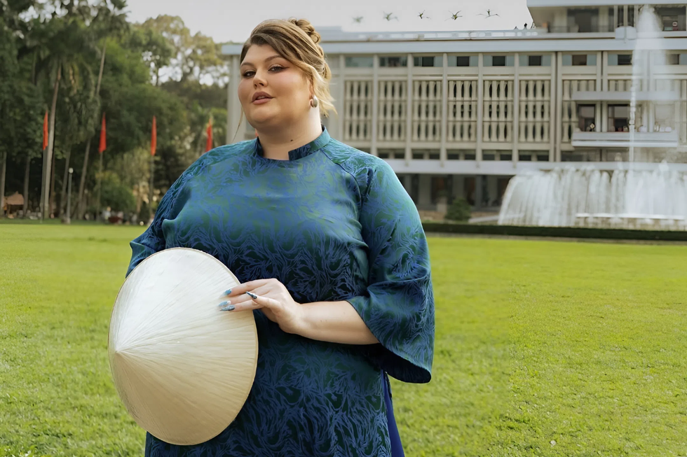 Đem 1.000 USD đến Việt Nam, khách Tây mang về vali quần áo may siêu tốc - 4