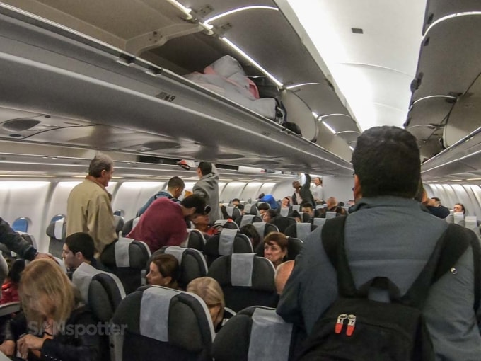 Bên trong một chuyến bay quốc tế của hãng hàng không Avianca. Ảnh: sanspotter