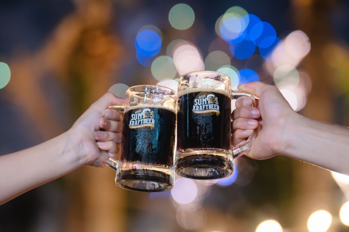 Bia thủ công Sun KraftBeer được sản xuất trực tiếp bằng dây chuyền Braukon. Ảnh: Sun Group