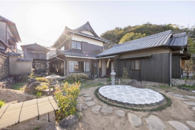 Ngôi nhà mới được tân trang lại mà Melanie Ooi và Cristian Paluso-Serrano mua đã bỏ trống suốt bảy năm. Shinichi Yokoyama