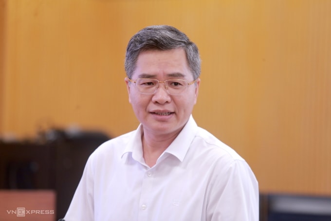 Ông Trần Gia Long cung cấp thông tin tại họp báo. Ảnh: Gia Chính