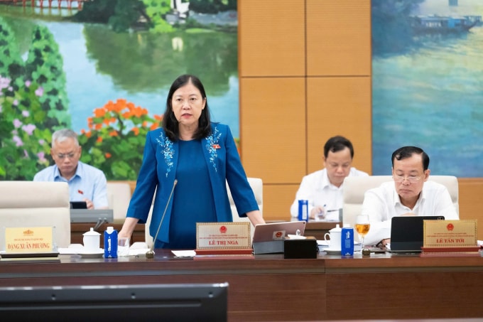 Phó chủ nhiệm Thường trực Ủy ban Dân nguyện và Giám sát Lê Thị Nga phát biểu chiều 1/4. Ảnh: Hoàng Phong