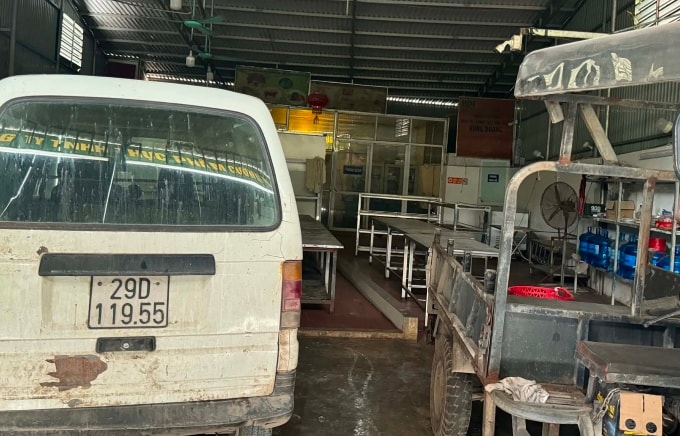 Bên trong cơ sở thực phẩm Cường Phát hiện đang tạm dừng hoạt động. Ảnh: Linh Đan