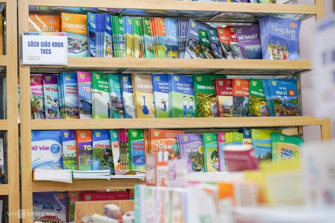Sách giáo khoa bậc THCS. Ảnh: Hoàng Giang