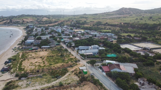 Khu đất ven biển được quy hoạch hai nhà máy điện hạt nhân Ninh Thuận, tháng 10/2025. Ảnh: Bùi Toàn