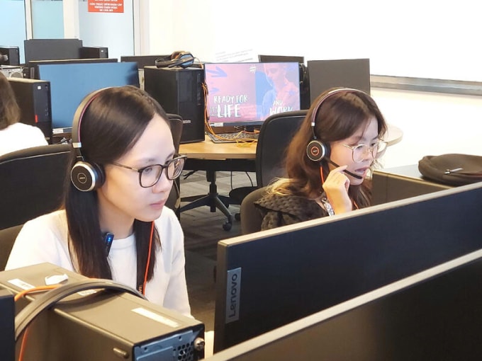 Sinh viên RMIT Việt Nam trong một buổi thực hành phiên dịch. Ảnh: RMIT Việt Nam