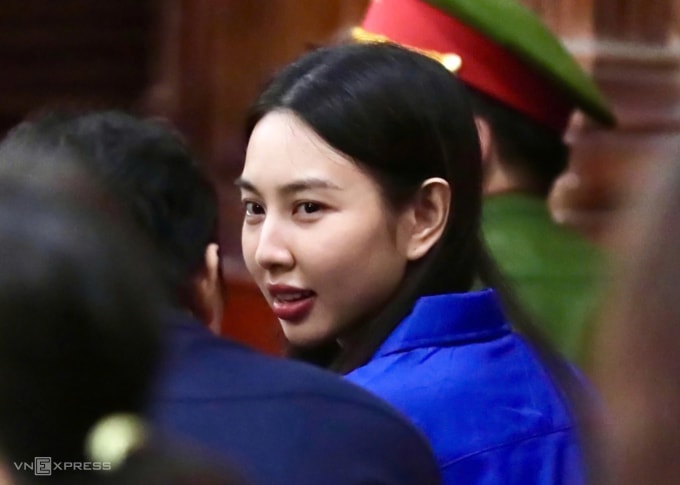 Hoa hậu Thùy Tiên tại phiên tòa ở TP HCM. Ảnh: Quỳnh Trần