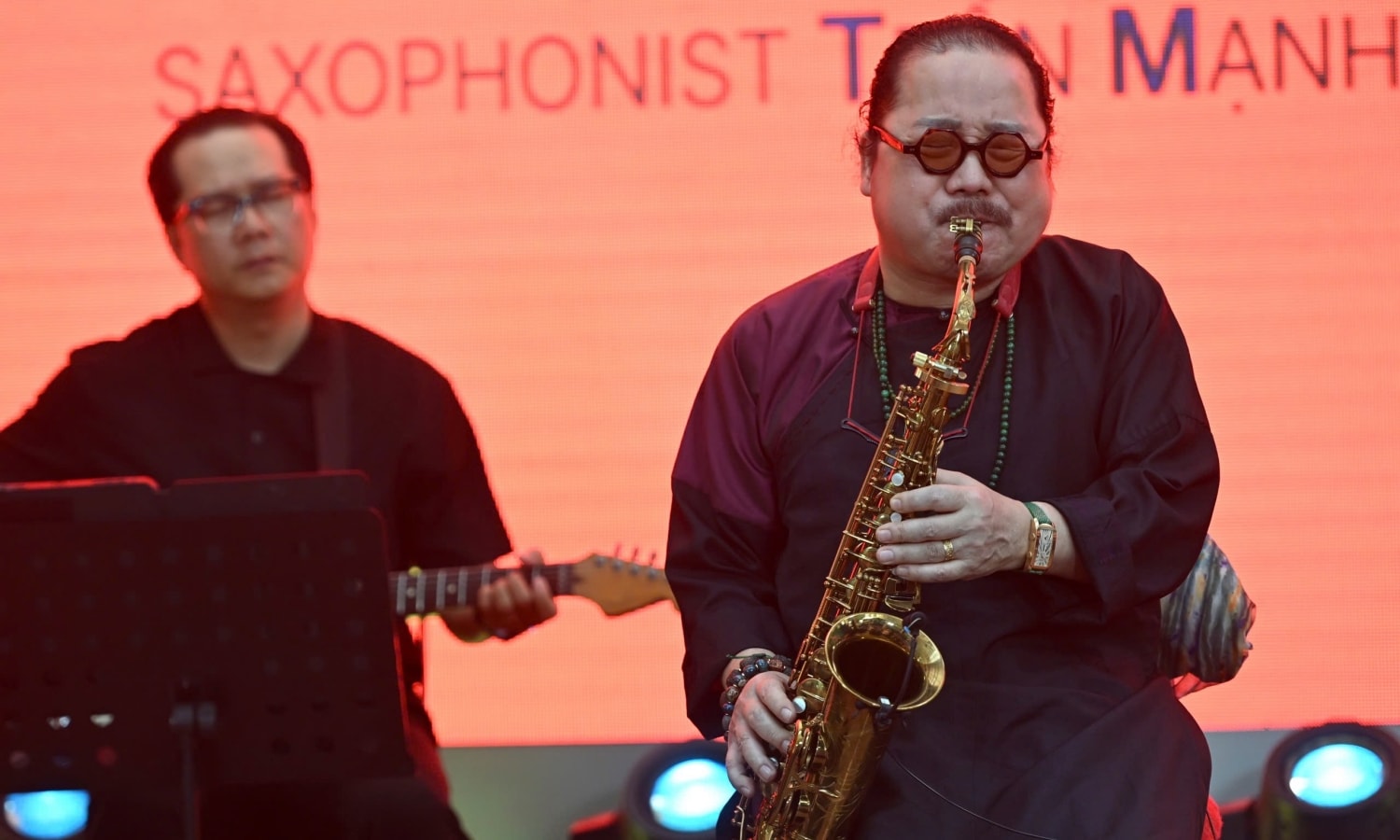 Trần Mạnh Tuấn hát 