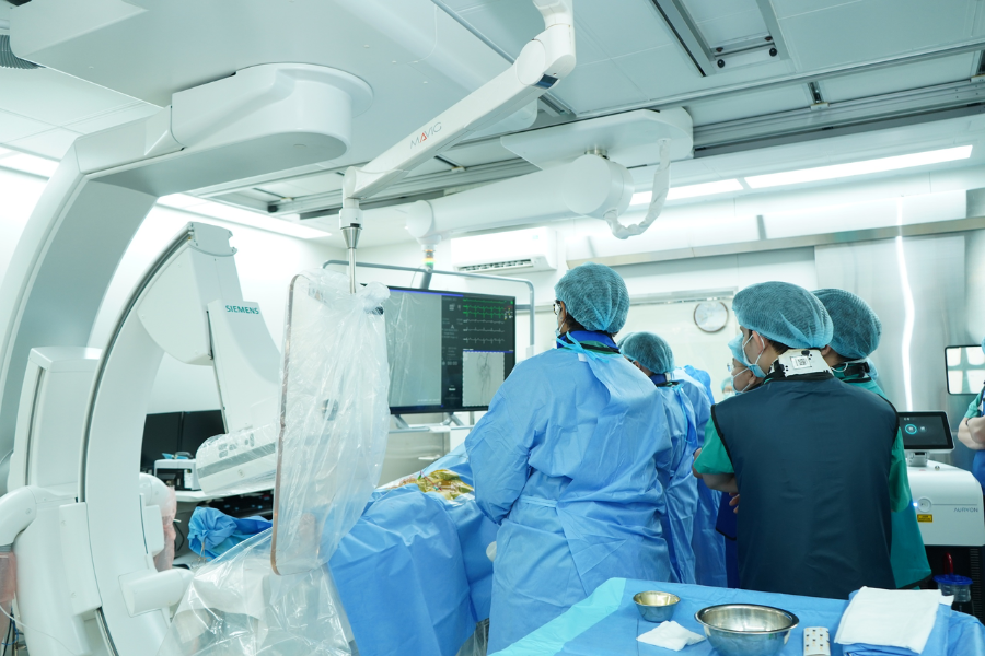 Bệnh viện Thống Nhất TP.HCM vừa điều trị thành công nhiều trường hợp bệnh nhân cao tuổi mắc tắc hẹp động mạch nặng bằng kỹ thuật can thiệp laser nội mạch