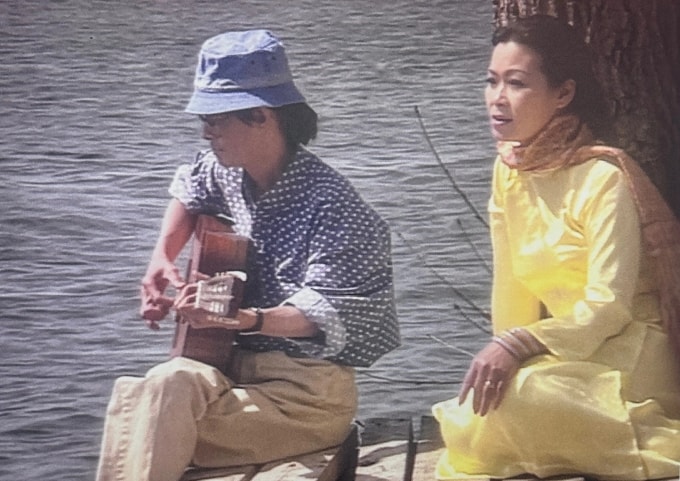 Nhạc sĩ Trịnh Công Sơn và danh ca Khánh Ly ở nước ngoài, thập niên 1990. Ảnh: Nhân vật cung cấp