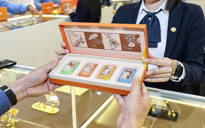 Bộ sưu tập bạc bốn mùa. Ảnh: Sacombank-SBJ