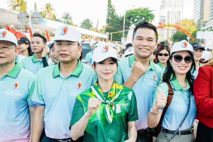 Ông Nguyễn Thành Đạt, Giám đốc Truyền thông Herbalife Việt Nam (thứ 2 từ phải sang) tham dự sự kiện. Ảnh: Herbalife