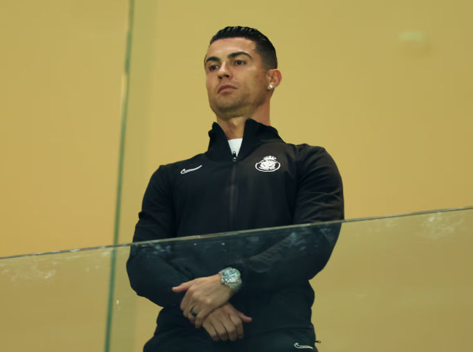Cristiano Ronaldo theo dõi trận Al Nassr và Inter Miami trên khán đài tại Kingdom Arena, Riyadh, Arab Saudi ngày 1/2/2024. Ảnh: AS
