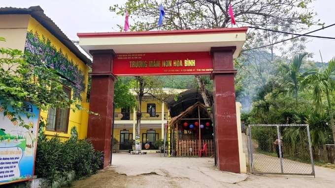 Phát hiện thịt có màu lạ, hơn 100 phụ huynh cho con nghỉ học - 1