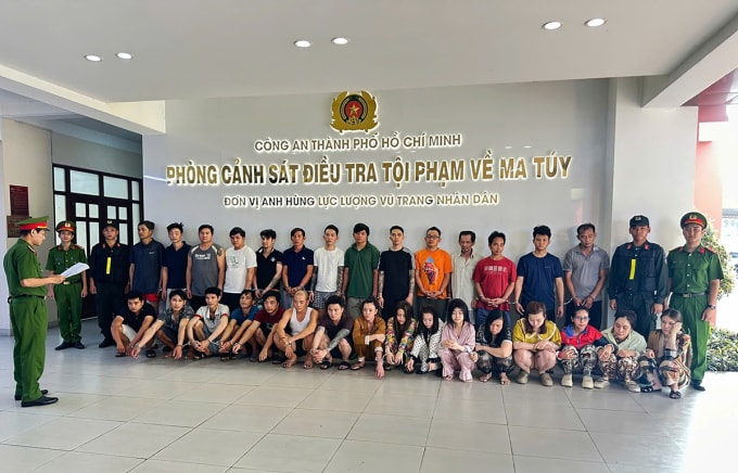 Những người bị bắt trong đường dây ma túy. Ảnh: Công an TP HCM