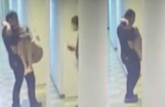 Nghi phạm mặc đồ đen đưa nữ diễn viên ra rồi lại vào phòng. Ảnh: Khaosod