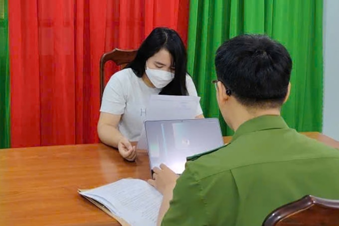 Người phụ nữ làm việc tại Công an tỉnh Lâm Đồng. Ảnh: Lê Tiến