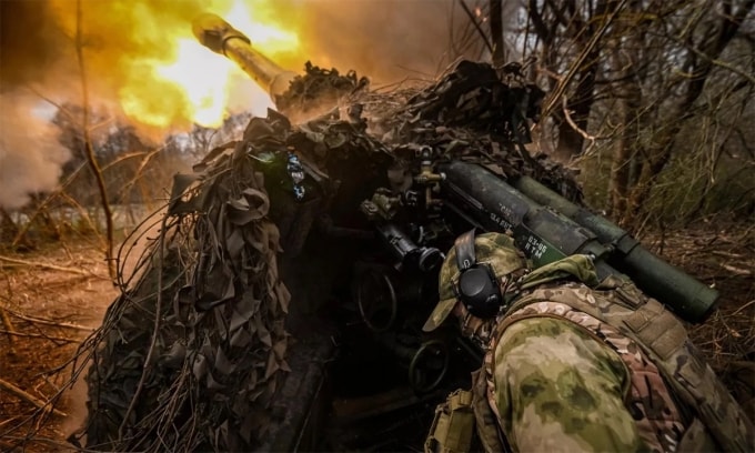 Pháo binh Nga nã đạn về phía Ukraine tháng 4/2025. Ảnh: BQP Nga